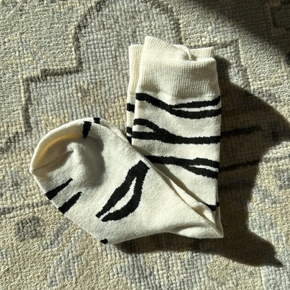 3/$15 Brand New Zebra Print Crew Socks - Picture 4 of 4
